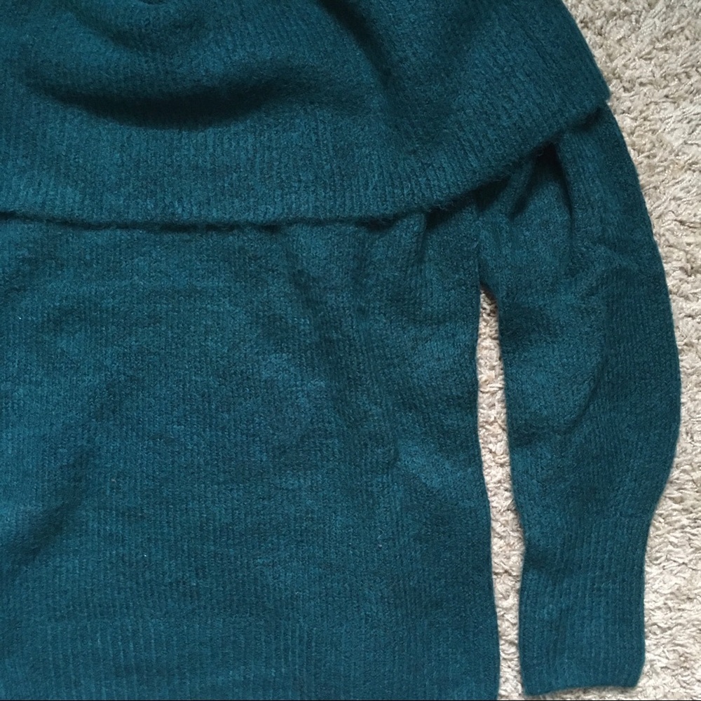 Emerald Green Gap Off Shoulder Sweater - Picture 3 of 6